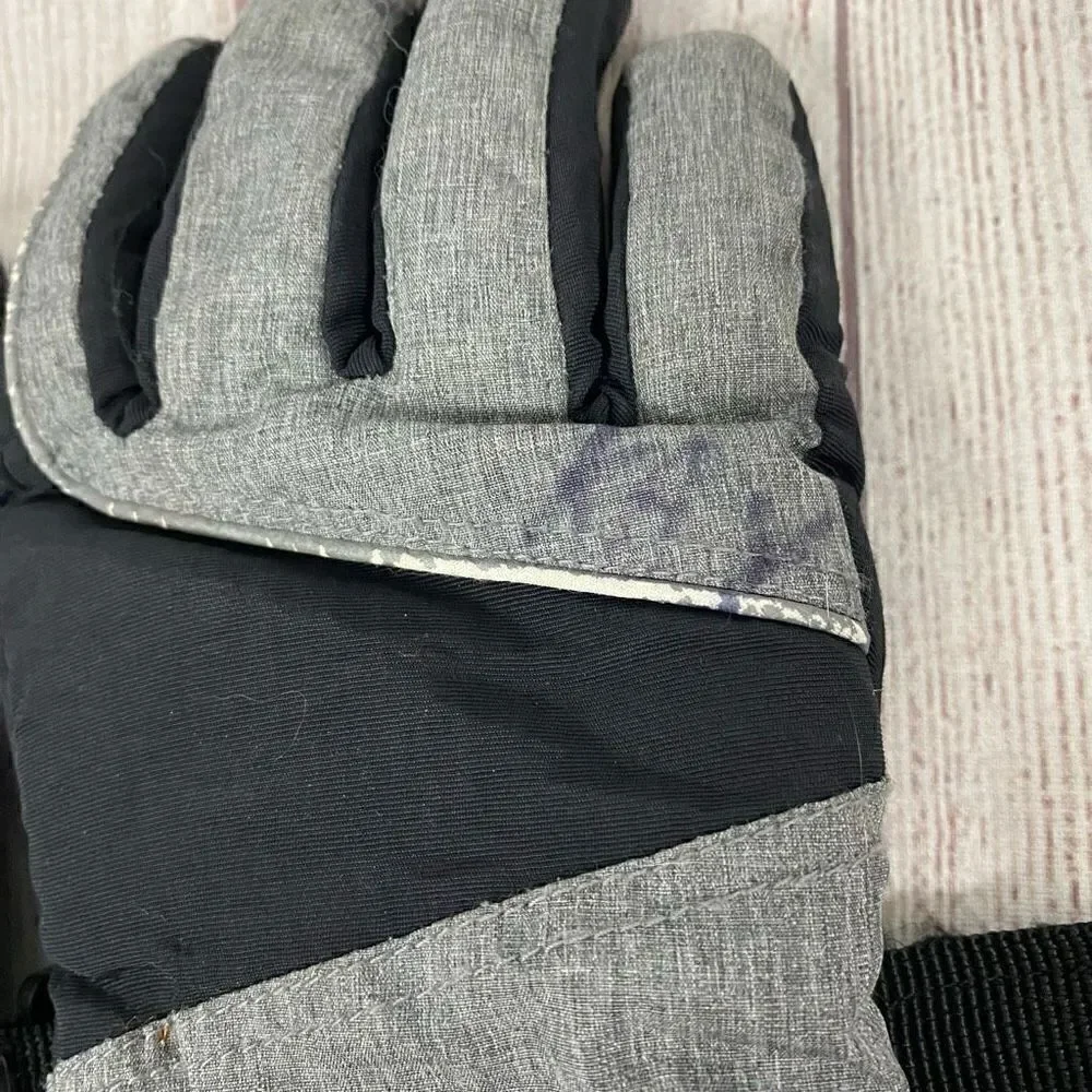3M Thinsulate insulated youth snow gloves grey & black